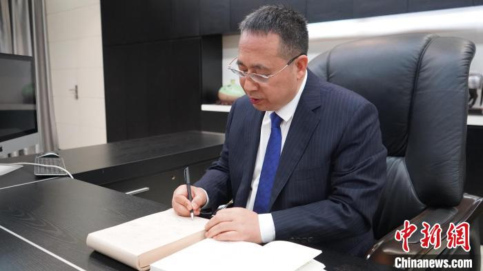 四川省工商联副主席、四川铁骑力士集团董事长雷文勇。　何浠 摄