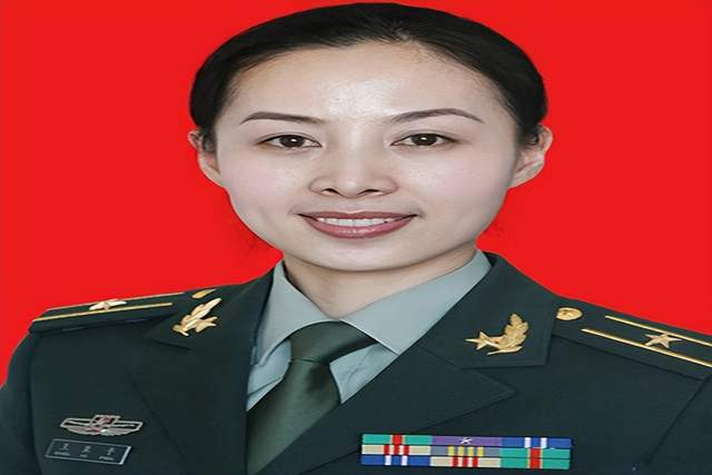 科普:教你如何看懂军官的级别资历章