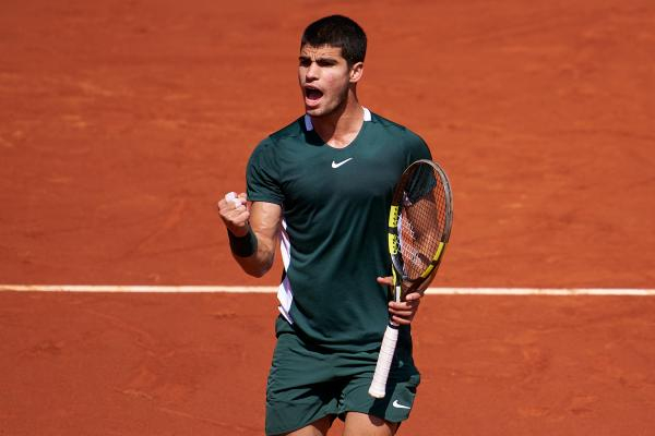 阿尔卡拉斯不久前拿下了巴塞罗那公开赛冠军。