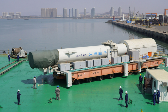 转运长十一火箭。中国运载火箭技术研究院供图 史啸 摄
