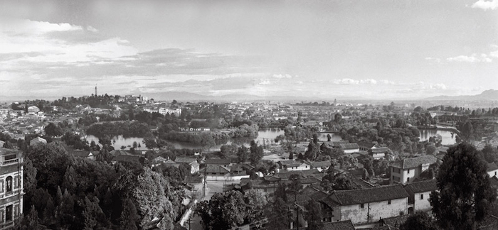 从云南大学钟远楼眺望昆明城区 杜天荣 1963