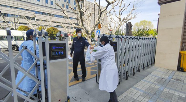 医警紧急联动送药