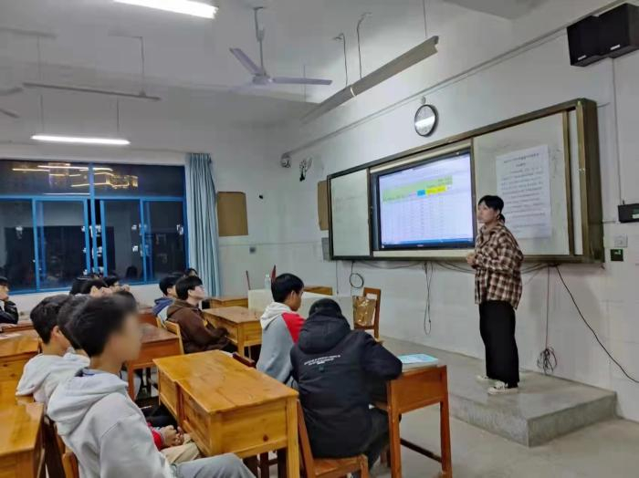 小陈老师工作照。受访者提供