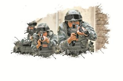 侯国领组织开展反恐应急演练，锤炼特战分队协同作战能力。闫星星摄