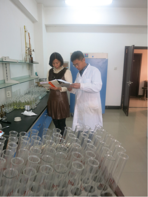 2019年11月20日，在实验室中研究重金属存在形态测试方法。中国农科院供图