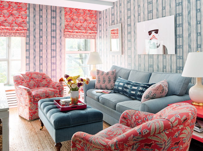 印花壁纸、丝绒沙发、黄铜等都是“千禧奶奶风”的典型元素