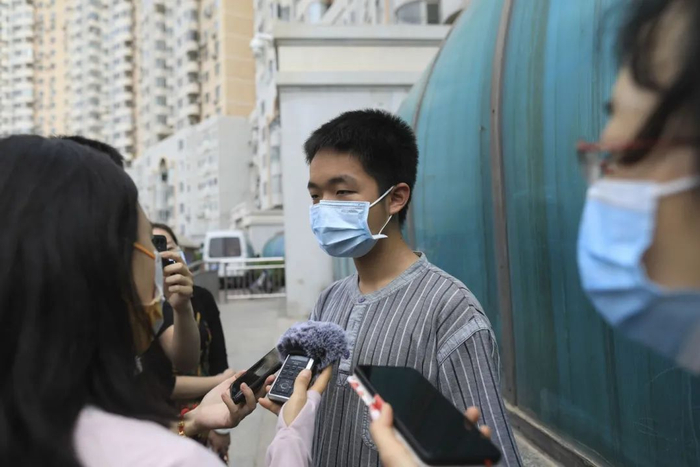 　▲“古诗两米线”的创意提出者、海淀高中生沈俊博。&nbsp; 新京报记者 浦峰 摄