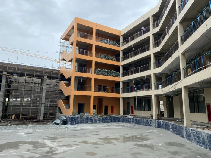 《消费者报道》记者走访学校现场（摄于2022年4月初）