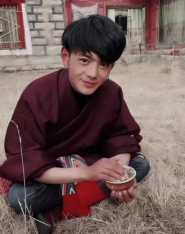 走红一年非议不断，丁真工作室发文维权，表示将继续努力提升自己