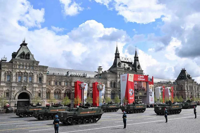 当地时间2022年5月9日，俄罗斯莫斯科，BTR-MDM Rakushka 空降装甲运兵车行驶在红场。