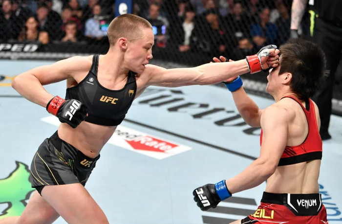 张伟丽被罗斯击中。