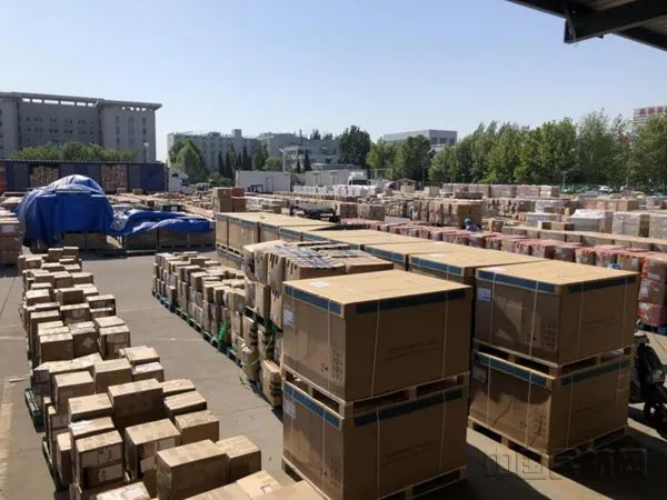 在严格落实各项防疫要求的前提下，“随报随检、即检即放”（山东省机场集团供图）