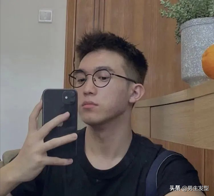 男生剪“前刺”发型到底有多帅?试试这3款就知道了|飞机头|头发|造型|潮男|短发_新浪新闻