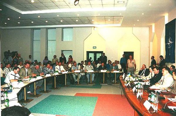 2002年，特米洛夫曾与同事一同参加时任北约秘书长乔治·罗伯逊在乌克兰的演讲。