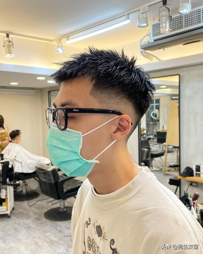 男生剪“前刺”发型有多帅气?试试这3款,尽显潮男范儿