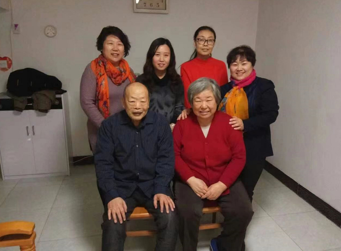 后排左起：马丽琴、贾淑丽、赵金花、张娜