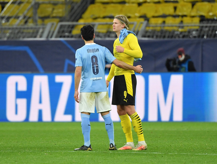 哈兰德此前和京多安交换球衣。