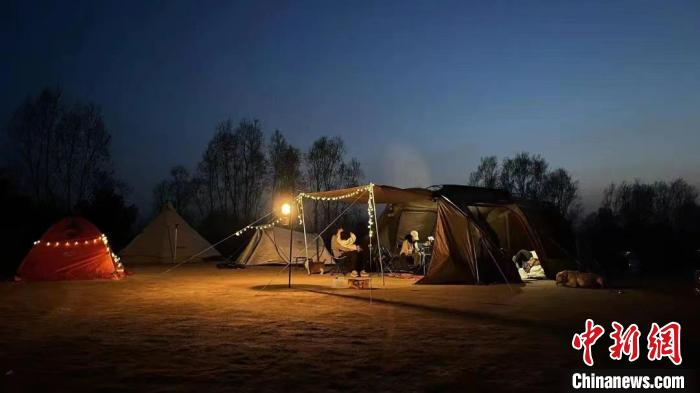 网友Helen在露营时拍摄的照片。　Helen 供图