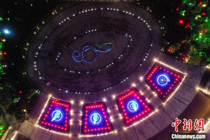 5月12日，航拍贵州正安吉他广场夜景。　瞿宏伦 摄