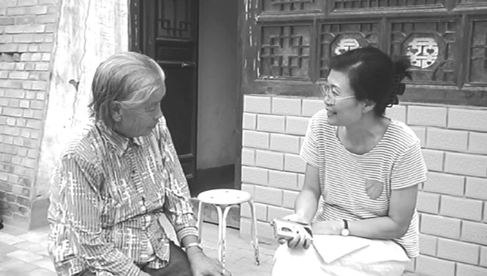 丛小平教授采访封芝琴老人，2005年7月21日