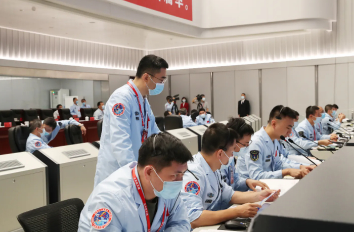 神舟十三号经过“黑障区”时,北斗导航,能否给出其位置与速度?