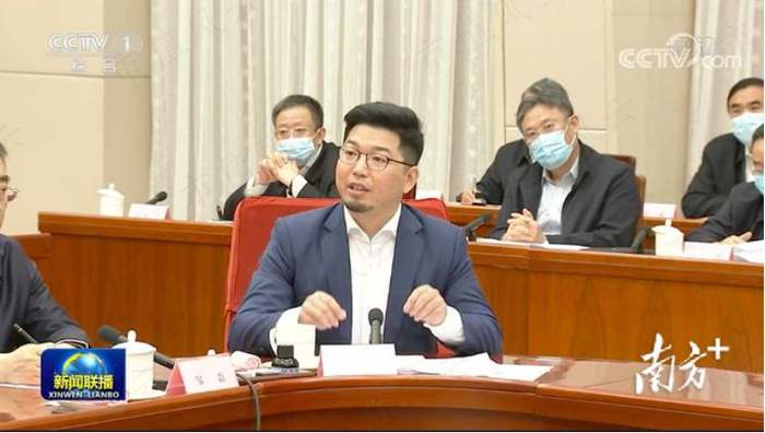 （中为王建辰）