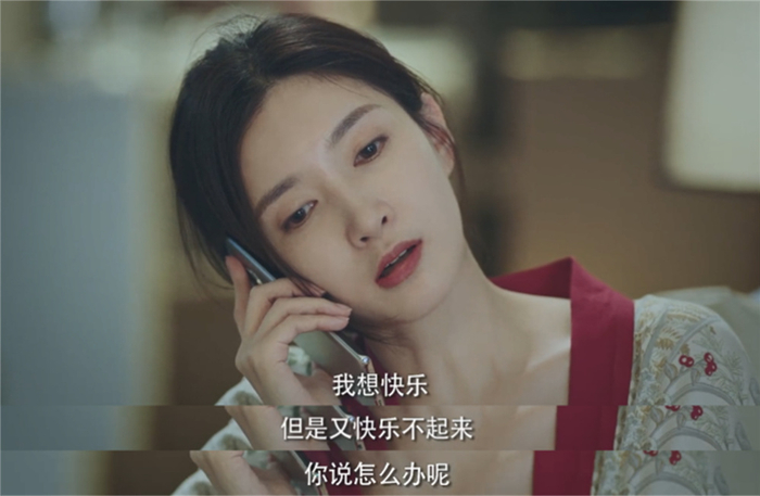 许婕（江疏影 饰）给刚认识不久的宋修打电话。