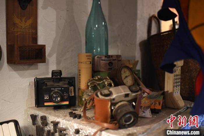 图为武楷斯收集的老式照相机 中新社记者陈楚红 摄
