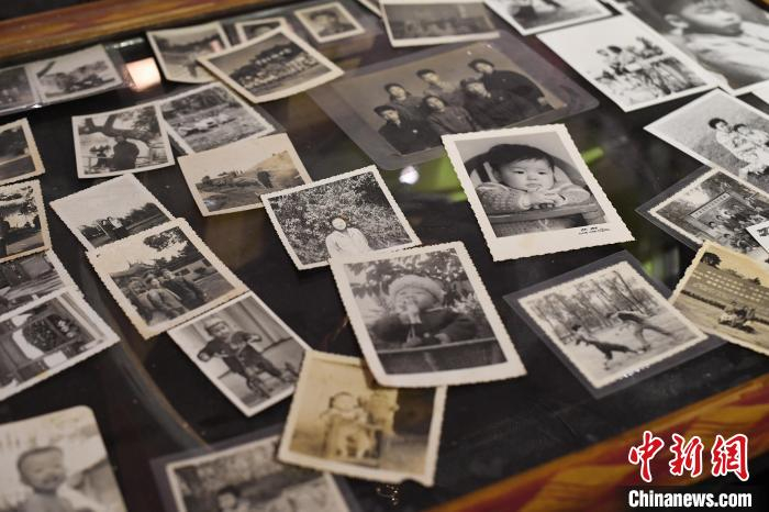 图为武楷斯收集的老照片 中新社记者陈楚红 摄