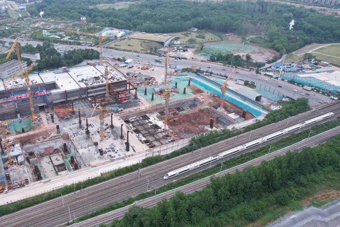 5月12日，航拍新合肥西站建设现场。