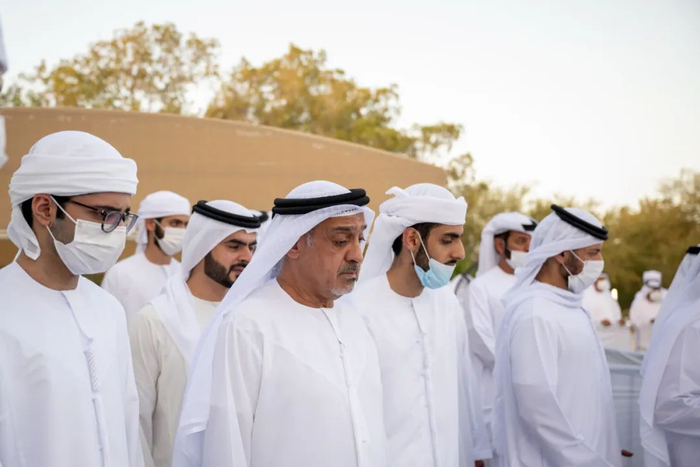 　　当地时间2022年5月13日，阿联酋阿布扎比酋长国酋长穆罕默德·本·扎耶德·阿勒纳哈扬和其他酋长国酋长们，为阿联酋已故总统哈利法·本·扎耶德·阿勒纳哈扬举行了葬礼。图/IC photo