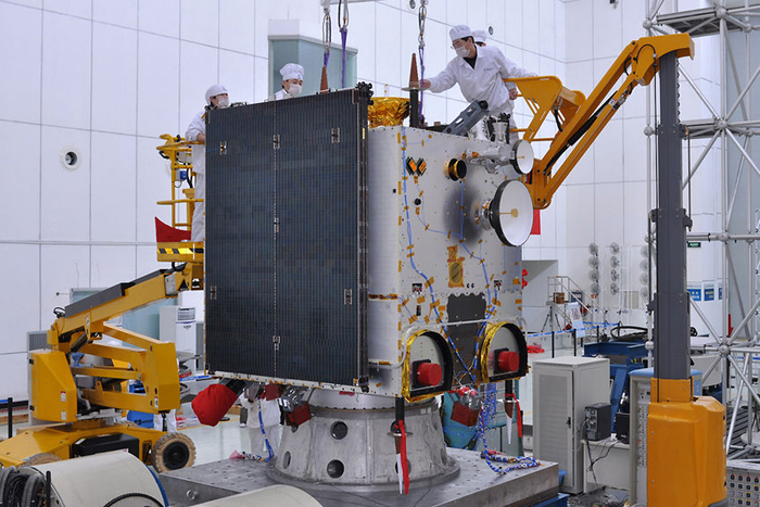 天问二号小行星采样：再入速度超35马赫，配离子电推太空流浪十年