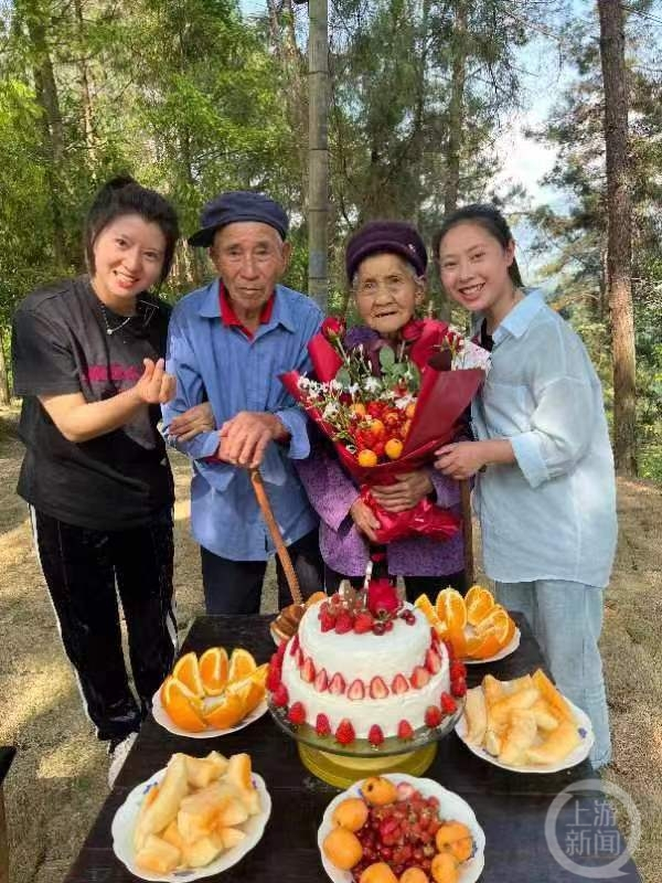 给奶奶准备的生日蛋糕