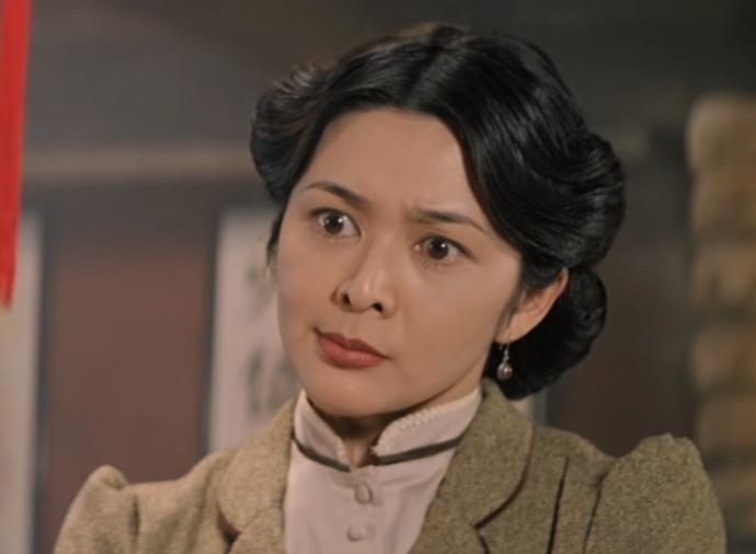 12版“十三姨”颜值对比:关之琳明艳,郝蕾娇俏,后一代不如一代