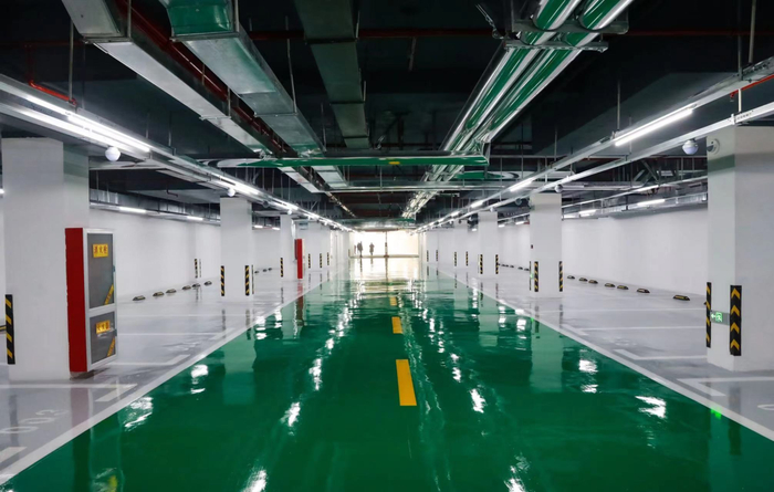 △整装一新的李村路社会公共停车场。