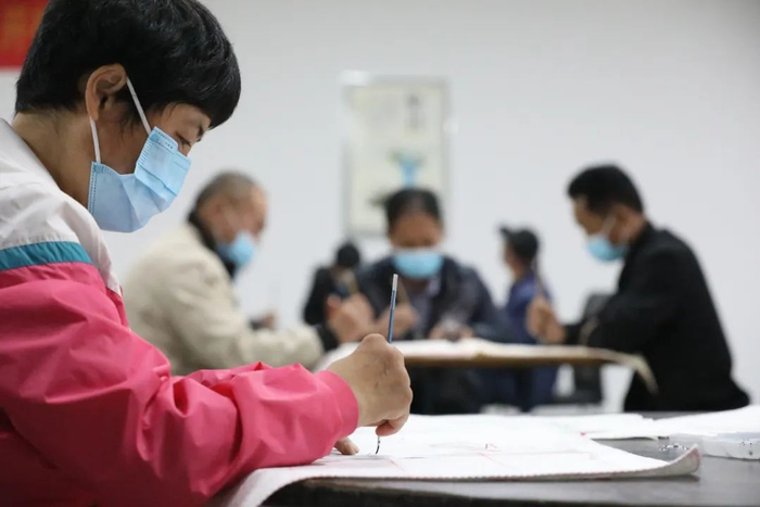 河北隆尧工笔画培训助残就业 新华社供图