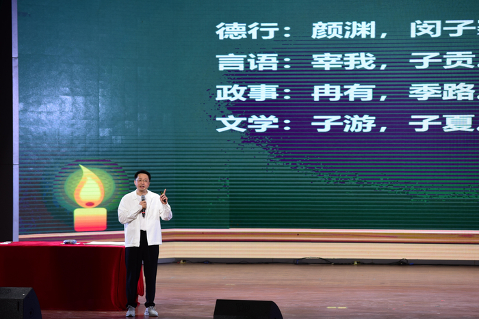 段礼富在演讲中也引入传统文化知识。 受访者供图