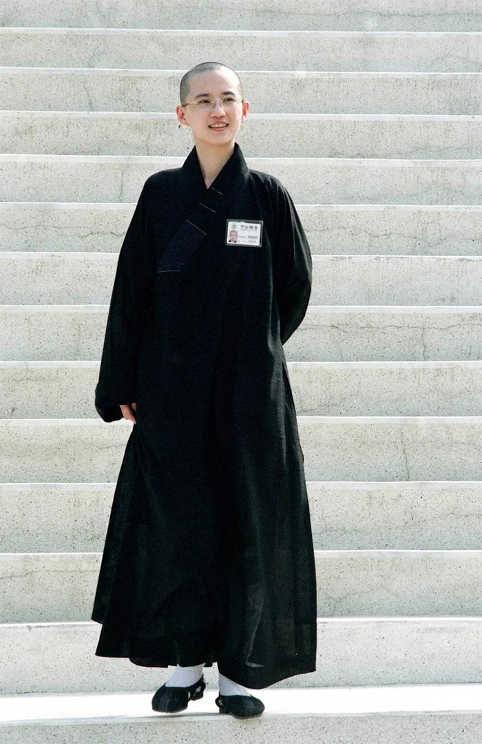 桑妮:25岁走红,35岁出家当尼姑,销声匿迹11年|香港|演艺圈|娱乐圈|电视剧|合约_新浪新闻