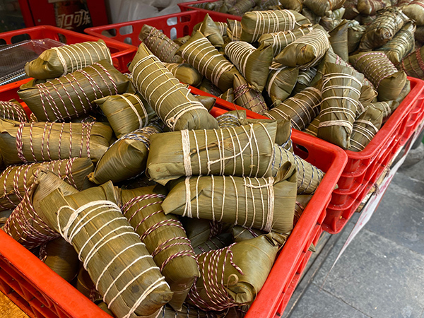 古镇南大街的程大妈粽子店，5月16日恢复营业。 上海金山区供图