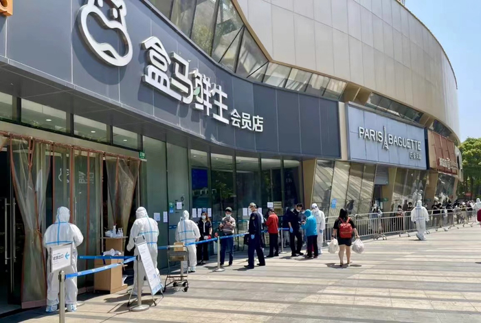 5月17日，门店排队入场画面，来自盒马鲜生杨高南路店