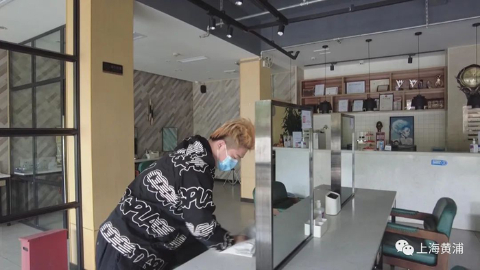 黄浦区，理发店已开展清洁消毒工作。 “上海黄浦”微信公号 图