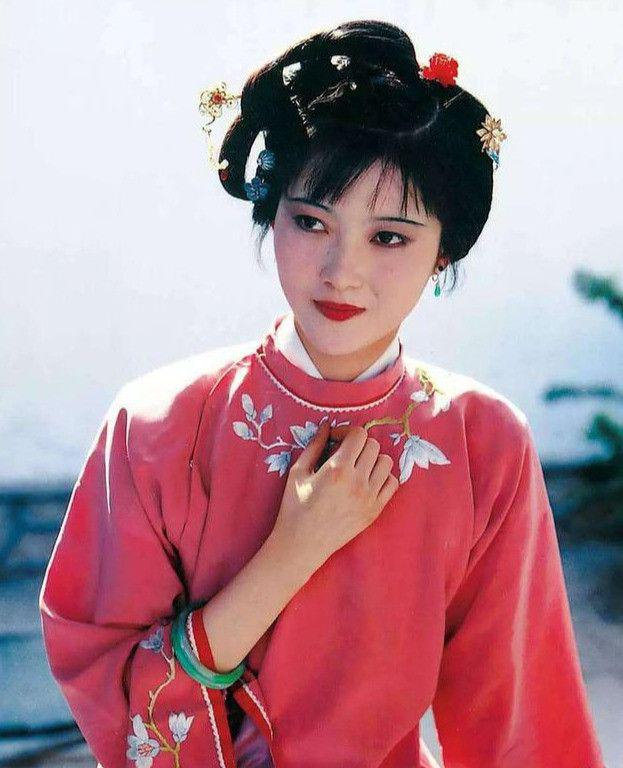 87版红楼梦中零差评女孩邢蚰烟扮演者李伊气质接近林黛玉