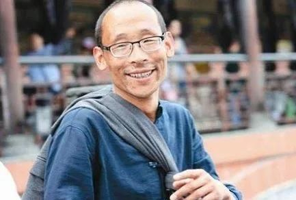 张二棍,沉浸在自己灰暗的记忆里,咀嚼着苦涩|在人间|母亲|偷窥者|主题|幻灯片_新浪新闻