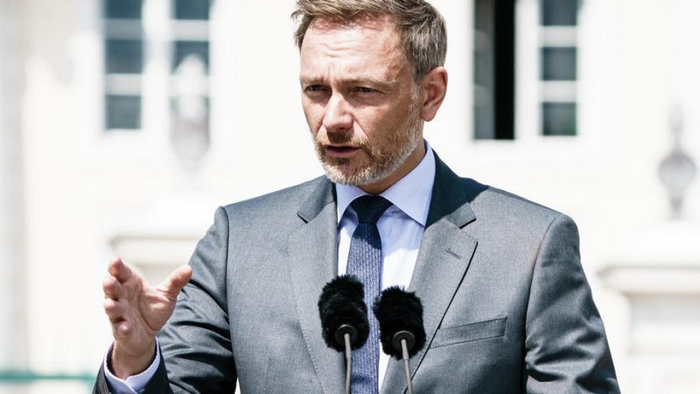 德国财政部长克里斯蒂安·林德纳向四家媒体表示对扣押俄资产持开放态度&nbsp;图源：EPA