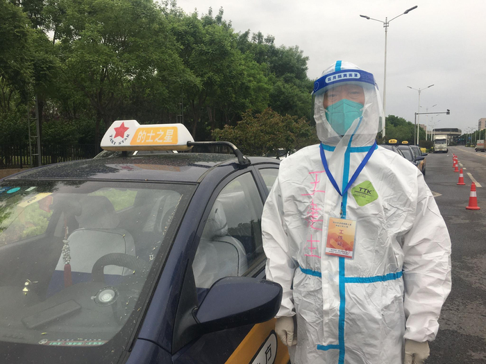 北方共产党员阳光车队队长王建生在房山区参与疫情防控保障。新京报记者 薛珺 摄