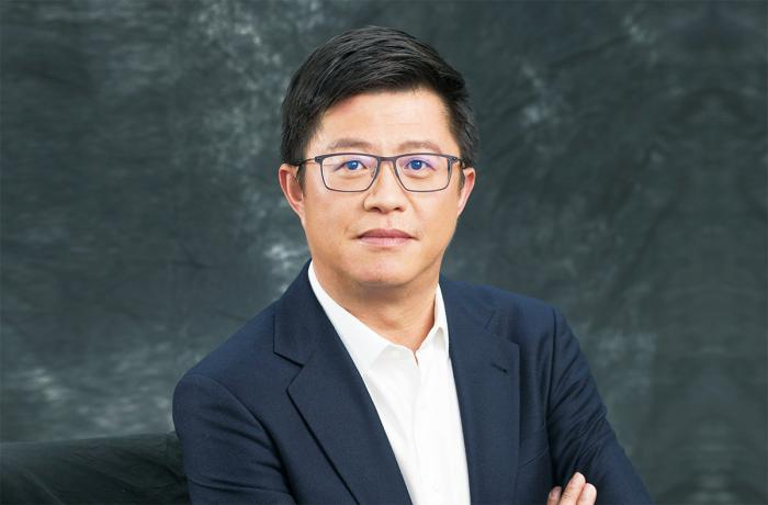 （万国数据董事长兼CEO黄伟）