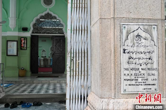 回教清真礼拜总堂具有丰富的伊斯兰清真寺建筑特色。　李志华 摄