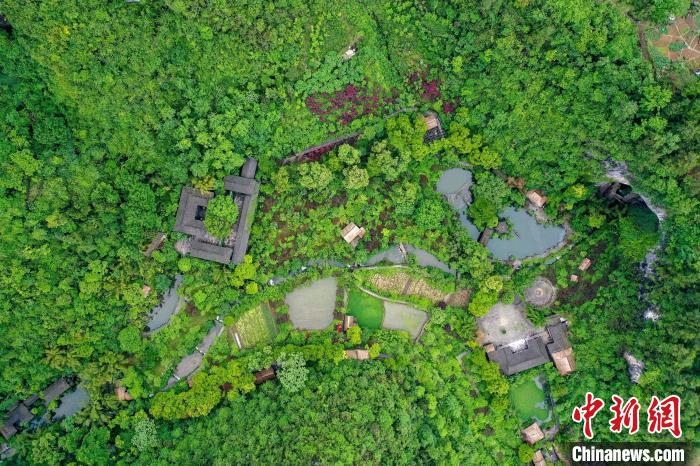 重庆酉阳县桃花源国家5A级旅游景区地处武陵山区腹地。　邱洪斌 摄