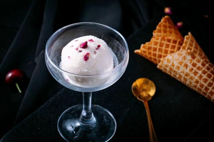  原味茅台冰淇淋。 来自茅台国际大酒店微信公众号。