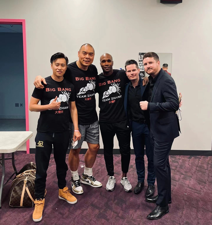 李茂沛（左一）和张志磊（左二）。